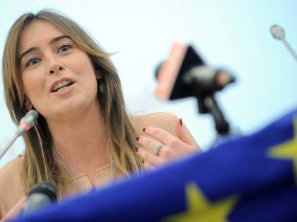 "La Boschi ci mette la faccia". Tweet choc dei pro Family Day