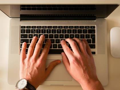 Bari, adescava minorenni su Skype: arrestato postino