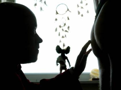 Il medium tedesco che legge i sederi