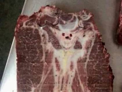 La strana bistecca che fa impazzire il web