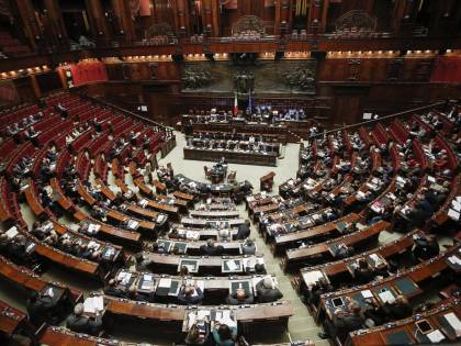 Così Camera e Senato raddoppiano gli stipendi ai commessi