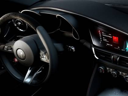 Alfa Romeo, le prime immagini del Suv