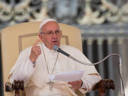 Bergoglio ai leader del mondo: "Amnistia e debito cancellato"