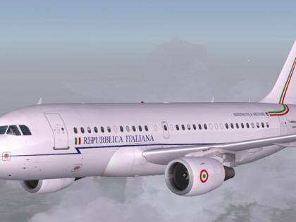 "Intercettati i cellulari in volo". A rischio pure l'aereo di Renzi