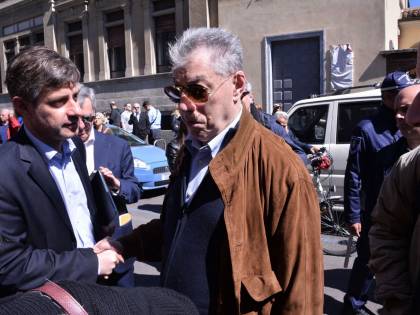 Anche Bossi ai funerali di Casaleggio: "C'era qualcosa di simile tra noi"