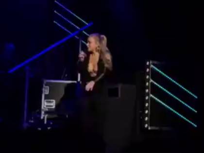 Incidente hot per Anastacia in concerto
