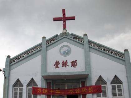 La battaglia della Cina contro le croci cristiane