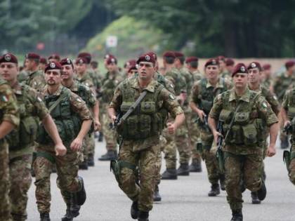 Il generale della Folgore scrive a Pinotti contro l'Anpi