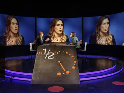 Boschi difende la sua riforma: "I partigiani veri votano sì". E fa infuriare la sinistra