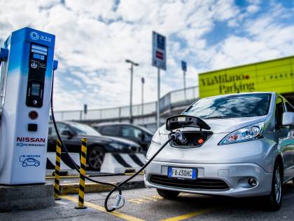 Linate, per le auto elettriche colonnina di ricarica rapida accessibile al pubblico