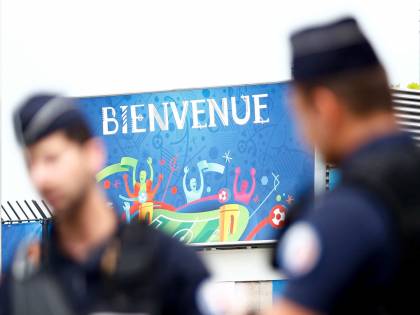 Europei, Hollande schiera l'esercito