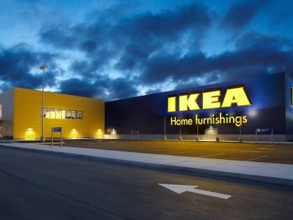 Mobile Ikea schiaccia un bimbo di due anni