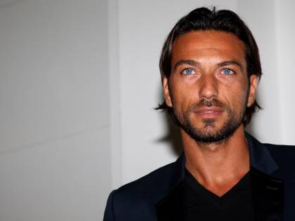 Costantino si confessa: "Fui molestato da una donna potente"