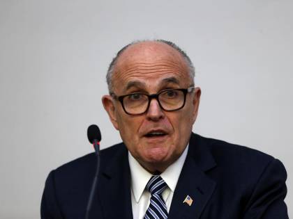 Non c'è pace per Giuliani: ricoverato col Covid. E può avere contagiato centinaia di persone