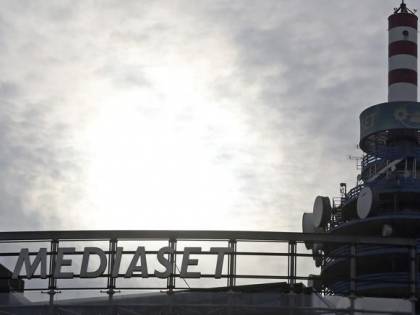 Mediaset, Vivendi sale al 12,3%. E Fininvest denuncia i francesi