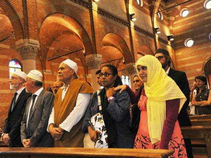 Prete sgozzato, islamici a Messa con i cattolici