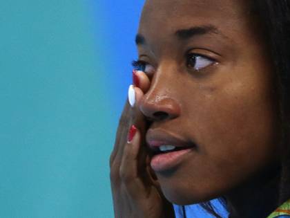 Simone Manuel fa la storia: prima afroamericana a vincere l'oro nel nuoto. Le lacrime di gioia
