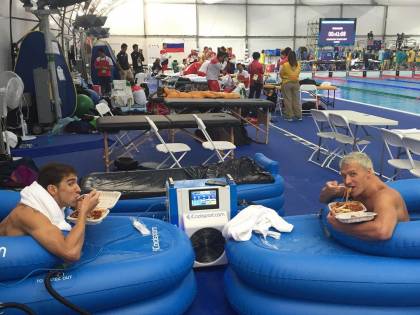 Michael Phleps, spuntino "leggero" pre-gara: l'atleta si divora un piatto di pasta