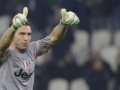 Buffon strappa l'applauso ai baresi...ed ai francesi