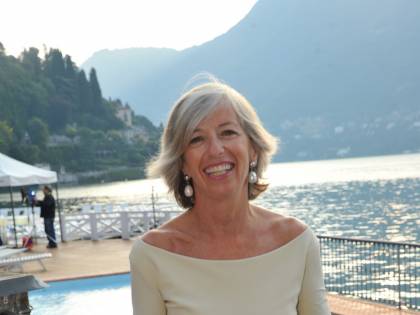 Il ministro Giannini: "Crocifissa per il topless"