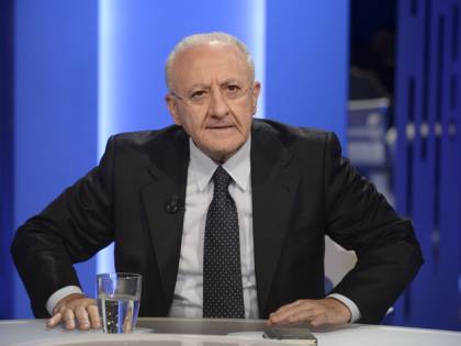 De Luca senza freni: dà della "chiattona" alla consigliera grillina