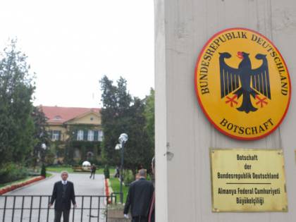 Turchia, il rischio Isis fa chiudere ambasciate tedesca e inglese