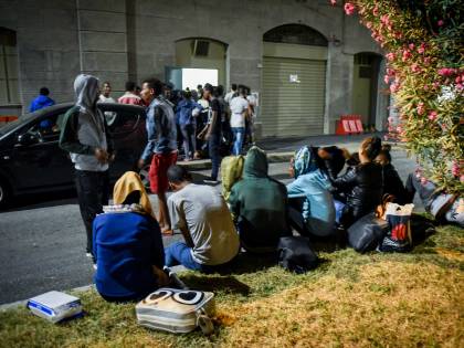 I profughi si ribellano al grido di "Jihad, Jihad"