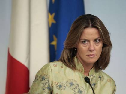 Via l'obbligo vaccini a scuola, Lorenzin: "Un errore grossissimo"