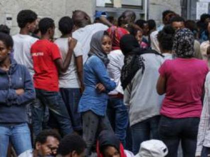 Altro che pagarci le pensioni, gli immigrati sono solo un costo