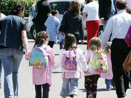A Sesto un topo morto tra i giochi dei bambini dell'asilo