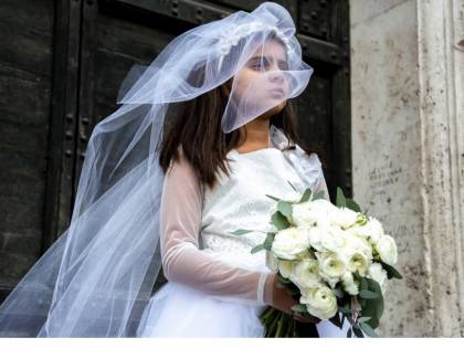 Rom di 13 anni è madre e sposa. I suoi genitori: "Per noi è normale"