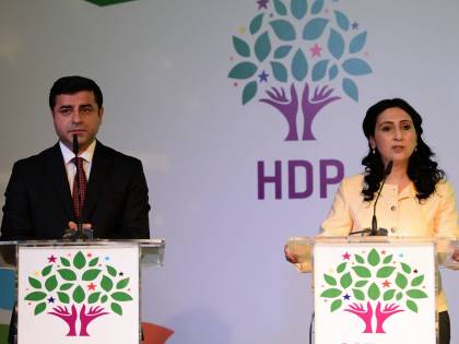 Turchia, la leader curda in carcere ora è fuori dal parlamento