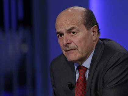 Pier Luigi Bersani: "Chi vuole fare i conti con Conte trattenga l'orgasmo"