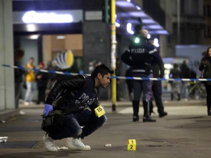 La favela nel centro di Milano: così si uccidono i sudamericani