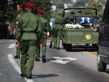 La jeep con i resti di Fidel Castro si è rotta durante il corteo