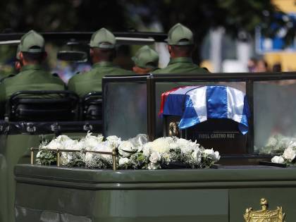 Il corteo funebre di Fidel Castro a Santiago