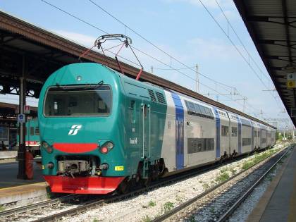 Si masturba in treno davanti a un bambino di 5 anni: fermato un marocchino