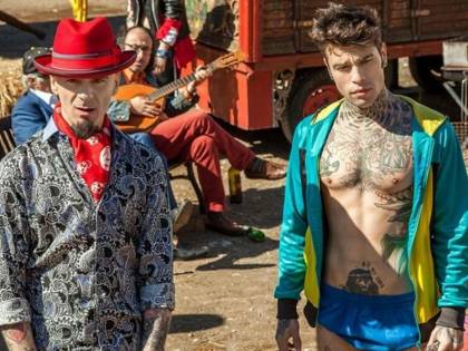 Giovanardi contro Fedez e J-Ax: "Cantano la bellezza della droga"