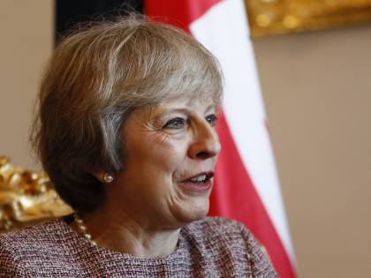 "Ha vestiti troppo cari": Theresa May come Agnese Renzi