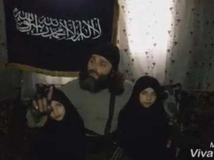 "Vuoi ucciderli nelle fiamme?". Così il padre incita le figlie a farsi esplodere per Allah