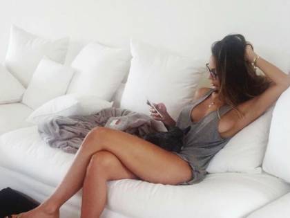 Sarah Nile, topless bollente per il 2017
