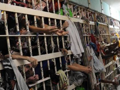Condannato, rifiuta i domiciliari: "Meglio il carcere di mia madre"