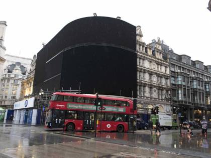 Londra, spenti per restyling i celebri schermi di Piccadilly Circus