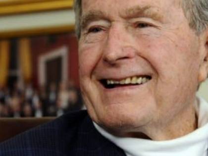 Bush aveva adottato un bimbo a distanza. La scoperta dopo la morte