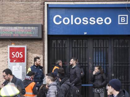 Terremoto, panico a Roma: chiusa metropolitana, evacuate scuole e uffici