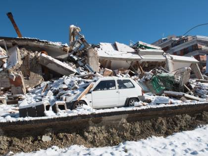Terremotato rinuncia ala casetta per cederla ad una anziana
