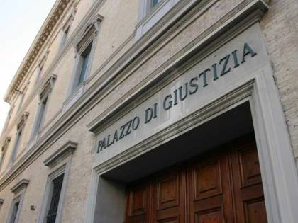 Ancona, trovato pacco bomba dentro una borsa vicino al tribunale