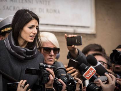 La Raggi ascolta l'audio e molla Berdini: "La fiducia è lesa"