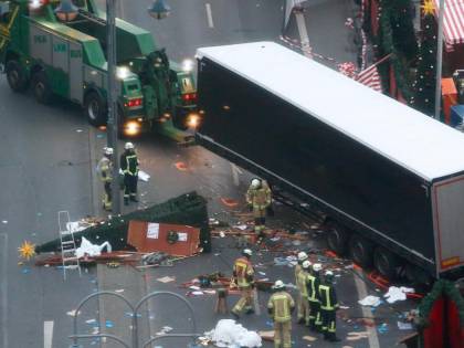 "Questi italiani si meritano un camion contro la folla come a Berlino"