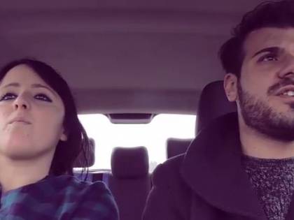 Quando la tua ragazza è una maniaca della sicurezza: lo spot sulla guida che diventa virale